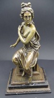 Auktion 352 / Los 15018 <br>anonyme Bronze auf Marmorplatte, sitzende Frau, H-38 cm, 23x15 cm