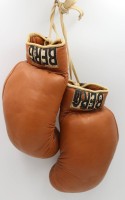 Auktion 348 / Los 15024 <br>Paar Leder-Boxhandschuhe, 8 Unzen, Berg