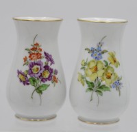 Auktion 348 / Los 8212 <br>2x Vasen, MPM, Blumendekore, je ca. H-11cm