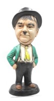 Auktion 348 / Los 15057 <br>Figur, Oliver Hardy, ESCO-PROD., Canada, Kunstmasse, farbig gefasst, teilw. Abbplatzer, H-43cm