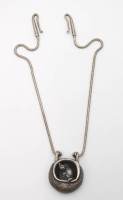 Auktion 348 / Los 1208 <br>schweres Silber-Collier, Sterling, Katze in Korb, gemarkt, 57,2gr. , ca. L-40cm
