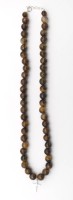Auktion 348 / Los 1232 <br>Tigerauge-Halskette mit Silber-Kreuzanhänger, polierte Kugeln, ca. L-42cm