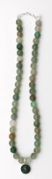 Auktion 348 / Los 1235 <br>Aventurin-Halskette m. Anhänger dieser in Silberfassung, polierte Kugeln, L-41cm