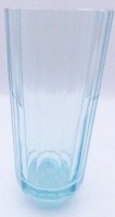 Auktion 348 / Los 10110 <br>Studioglas-Vase, hellblau, H-18 cm, D-7 cm