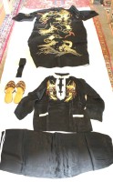 Auktion 348 / Los 15516 <br>japan. Kimono für  Damen, kleine Größe, 50er Jahre, ambei passende Pantoffeln