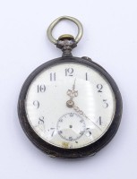 Auktion 349 / Los 2009 <br>Herren Taschenuhr, Silbergehäuse 0.800, mechanisch, Werk steht, Zifferblatt beschädigt und Sek. Zeiger fehlt,Alters- und Gebrauchsspuren