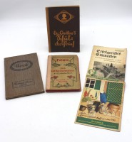 Auktion 349 / Los 3001 <br>3x alte Kochbücher sowie 2x Begleithefte, älter, Gebrauchsspuren