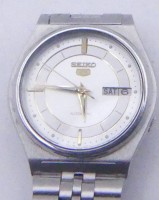 Auktion 349 / Los 2020 <br>HAU "Seiko 5" automatic, Werk läuft, gut erhalten, orig. Metallband, D-4 cm