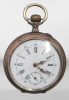 Auktion 349 / Los 2030 <br>Taschenuhr um 1900, 800er Silbergehäuse, Deckel mit Gravur, Lünette mit Rosévergoldung, Werk läuft, D-4,5cm