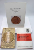 Auktion 349 / Los 3015 <br>3x div. Literatur über Medaillen und Münzen, neuzeitl.