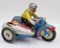 Auktion 349 / Los 12032 <br>Motorrad mit Beiwagen, QSH, Nr. 605, Schlüsselwerk läuft, Beifahrerfigur fehlt, H-12cm L-18cm