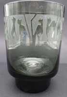 Auktion 349 / Los 10024 <br>Rauchglas Vase, umlaufend Katzenrelief,  H-14 cm, D-9,5 cm