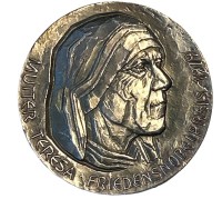 Auktion 349 / Los 6032 <br>gr. Medaille "Mutter Teresa, Friedensnobelpreis 1979, versilbert, D-5 cm