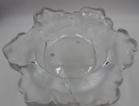 Auktion 353 / Los 10000 <br>grosse, schwere Kristallschale "Lalique-France", Blattdekor, H-6 cm, D-30 cm