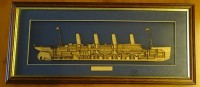 Auktion 349 / Los 5031 <br>Aufriss der R.M.S. Titanic aus Holz, ger/Glas, RG 10x43 cm