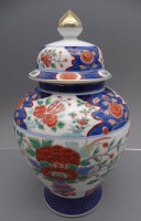 Auktion 350 / Los 15500 <br>gr. Deckelvase, Gold Imari, handpainted, China?, H-28 cm