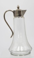 Auktion 350 / Los 10003 <br>kl. Karaffe mit Metallmontur, um 1920, H-17,5cm