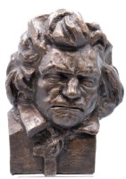 Auktion 350 / Los 15009 <br>Beethoven-Büste, wohl Austin Prod. Canada, Stuck bronziert, div. Abplatzer, H-32 cm B-24,5cm