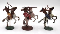 Auktion 350 / Los 12013 <br>3x Indianer-Figuren, Zinn bemalt, je ca. H-13cm