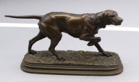 Auktion 350 / Los 15028 <br>Alfred DUBUCAND (1828-1894) "Jagdhund" auf Pinthe signiert, H-16 cm, L-30 cm