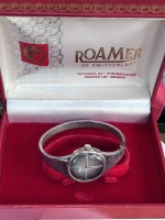 Auktion 350 / Los 2030 <br>mechan. DAU "Roamer" Swiss, Armband Silber-925-, Werk läuft, orig. Kasten, 35,6 gr.,