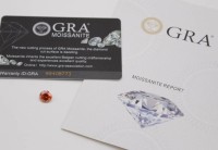 Auktion 352 / Los 1015 <br>orangener Moissanite, 2 ct, anbei Zertifikat