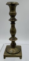 Auktion 350 / Los 15035 <br>Biedermeier Bronze Kerzenhalter, rechteckiger Stand, H-19 cm, 7x7 cm