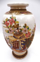 Auktion 350 / Los 15510 <br>hohe Satsuma Vase mit Samurai-Darstellungen, H-31 cm