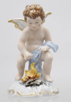 Auktion 353 / Los 8001 <br>Figur, Putto am Lagerfeuer, Dresden, polychr. Bemalung, H-14cm