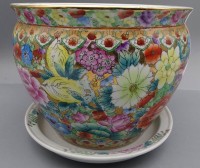 Auktion 351 / Los 15507 <br>Blumen-Übertopf mit U.T., China, H-22 cm, D-27 cm