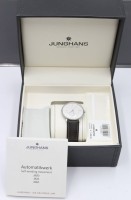 Auktion 351 / Los 2133 <br>Junghans-Herren-Armbanduhr für Die Zeit, Automatikwerk läuft, Entw. Max Bill, Box anbei, D-3,4cm