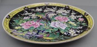 Auktion 351 / Los 15526 <br>Teller mit Blumen-und Vogelbemalung, China, D-26 cm