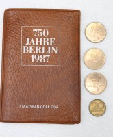 Auktion 351 / Los 6052 <br>Ein kleines Konvolut DDR Münzen , 750 Jahre Berlin 1987 und 3 x 5 Mark 1969 sowie 20 Pfennig 1969 .