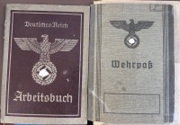 Auktion 351 / Los 7037 <br>Wehrpass und Arbeitsbuch, 3.Reich, anbei div. amtliche  Nachrichten, Stadt Hamburg