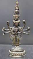 Auktion 351 / Los 15532 <br>kl. Bronze der Avalokitesvara - 11 Köpfige Figur mit 8 Armen ,