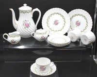 Auktion 352 / Los 8009 <br>Restservice, Haviland Limoges, Rosenbemalung u. Goldzier, Kaffeekern, 3x Tassen, 4x U.T., 2x Kuchenteller, H-21,5cm Tassen H-5,2cm