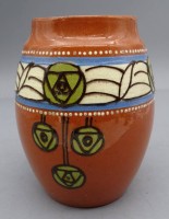 Auktion 352 / Los 9003 <br>Art Deco Vase um 1930, Emaillemalerei, wohl Österreich, nur Md. Nr. 392, H-13,5 cm