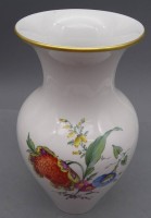 Auktion 352 / Los 8035 <br>hohe Vase  "KPM"   Berlin, Blumenbemalung, H-27,5 cm