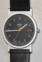 Auktion 352 / Los 2002 <br>Quartz HAU "Braun" kaum getragen in orig. Etui mit Beschreibung, dkl. Zifferblatt