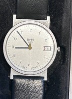 Auktion 352 / Los 2003 <br>Quartz HAU "Braun" kaum getragen in orig. Etui mit Beschreibung, helles  Zifferblatt