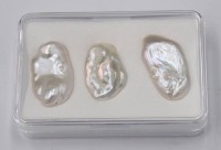 Auktion 352 / Los 1031 <br>3x Keshi-Perlen, je gebohrt, zus. ca. 32,9ct