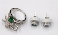 Auktion 352 / Los 1033 <br>Set, Sterling, Ring u. Ohrstecker, je mit grünem u. klarem Stein, zus. ca. 8gr., RG 57