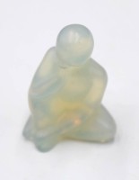 Auktion 352 / Los 15016 <br>kl. Figur, wohl natürlicher blauer Opal, ca. H-4cm