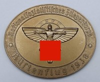 Auktion 352 / Los 7008 <br>Nationalsozialistisches Fliegerkorps (NSFK), Plakette Küstenflug 1938, Nr. 506, ca. 7,5 x 9,5cm