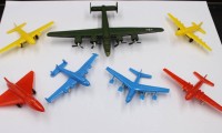 Auktion 352 / Los 12053 <br>6x Kunststoff-Flugzeugmodelle, sowie 1x Druckguss von Majesto dieses 8 x 12cm