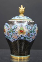 Auktion 352<br>schöne Cloisonné-Deckelvase, wohl China, H-15,3cm