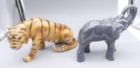 Auktion 352 / Los 9017 <br>grosser Tiger "Sitzendorf" und Elefant, bei Tiger Schweif geklebt, bei Elefant ein Ohr mit minimalen Abplatzer, L-ca. 30  cm, H-max. 21 cm