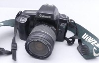 Auktion 352 / Los 16022 <br>Canon EOS 1000F 35mm Spiegelreflexkamera mit Gurt