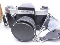 Auktion 352 / Los 16029 <br>Spiegelreflexkamera "Pentax SL" mit Zubehör in Wildleder Tasche, 4 Objektive, Blitzgerät und Kleinteile