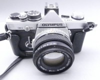 Auktion 352 / Los 16031 <br>Spiegelreflex Kameras Olympus OM-2 in Tasche